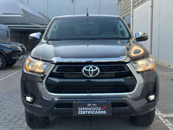 TOYOTA HILUX 2.8 D-4D TURBO DIESEL CD SRV 4X4 AUTOMÁTICO